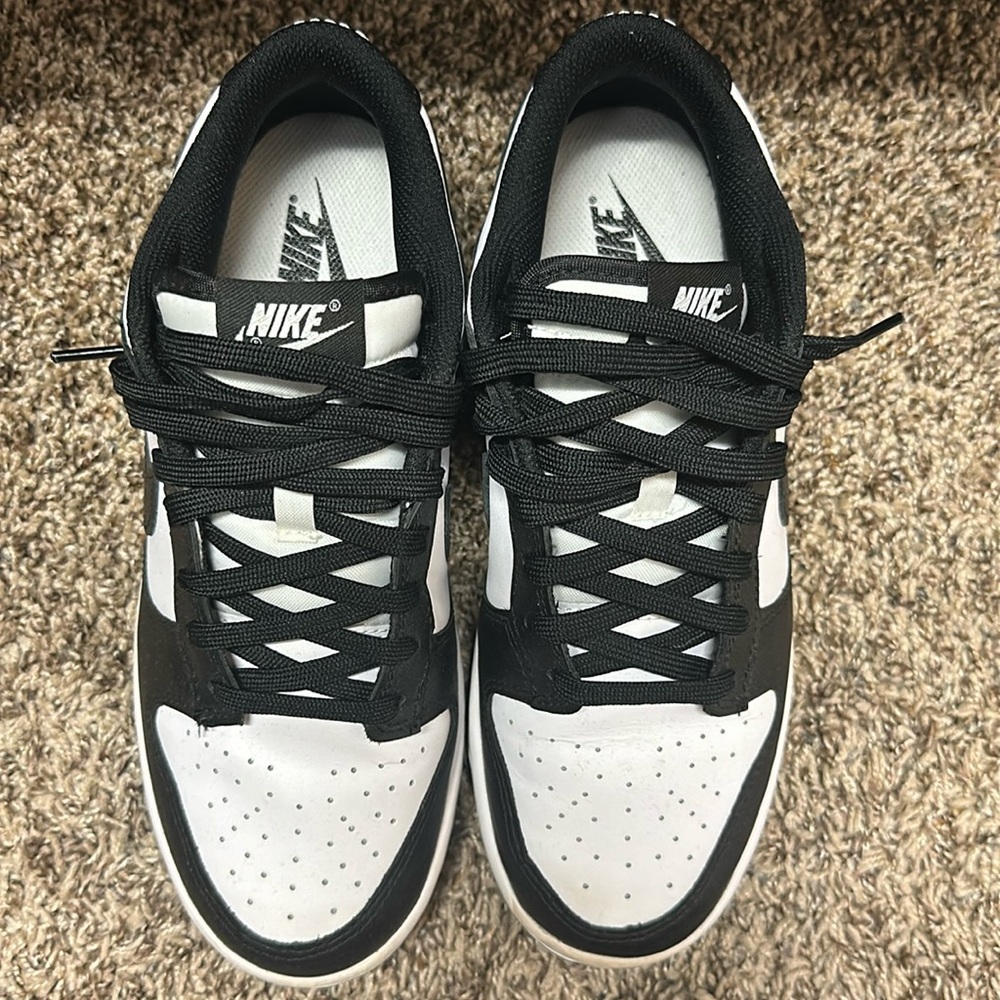 Unisex Nike dunks -panda. Worn 2 times. Like new. Size 9 in women’s or 40.5 Euro